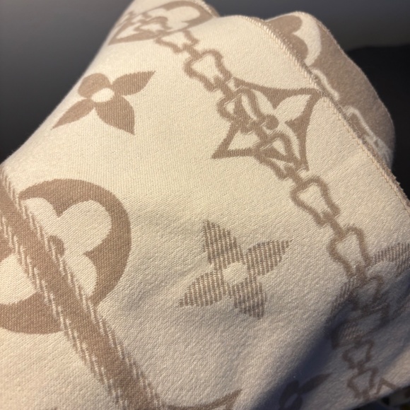 scarf - Picture 2 of 3